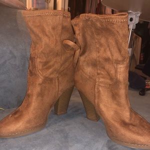 Forever 21 size 7 faux suede heeled booties